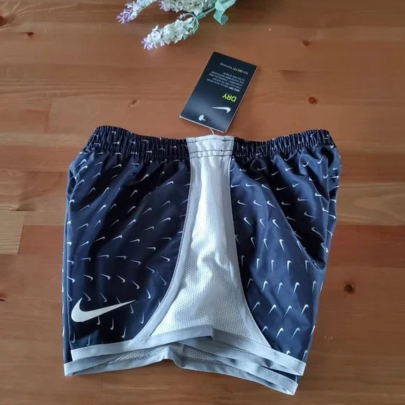 Nike Dri-FIT Shorts 6x Girl's - Picture 7 of 13